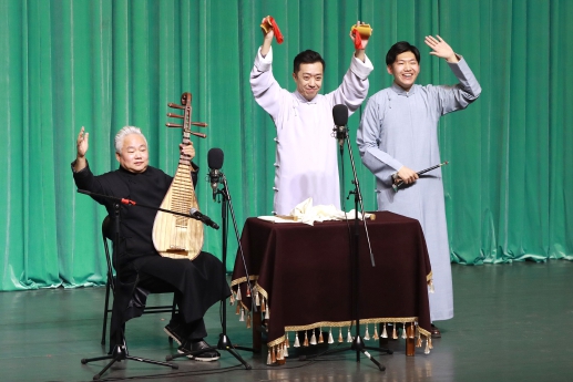 来亦城 听一段创新相声.jpg 来亦城 听一段创新相声.jpg