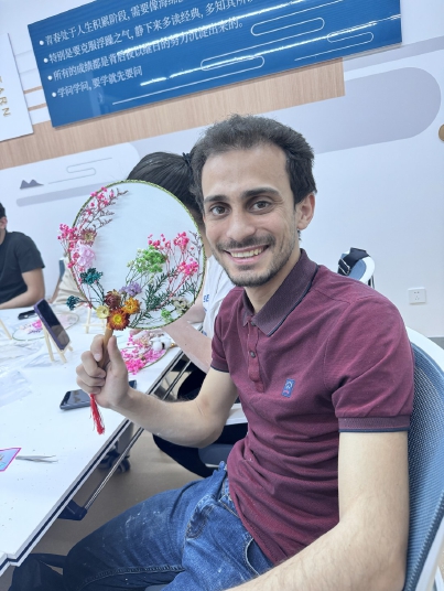 “洋导游”带你暑期游亦城.jpg “洋导游”带你暑期游亦城.jpg