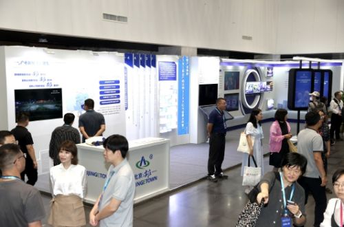 大咖热议 新时代网络文学发展新路径2.jpg 大咖热议 新时代网络文学发展新路径2.jpg