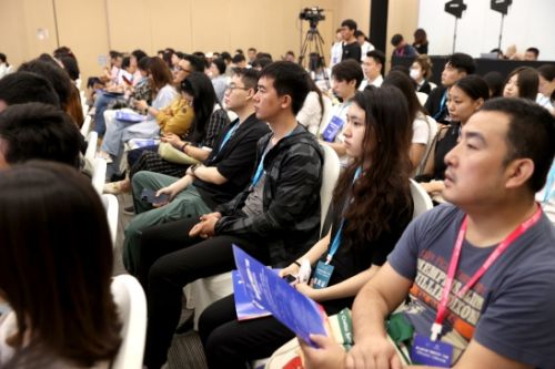 参会人员认真聆听.jpg 参会人员认真聆听.jpg