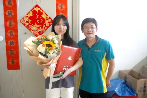 经开区第一批高考录取通知书已送达.jpg 经开区第一批高考录取通知书已送达.jpg