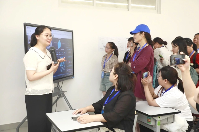 “火种”计划百名乡村优秀女教师走进北京二中经开区学校.jpg “火种”计划百名乡村优秀女教师走进北京二中经开区学校.jpg