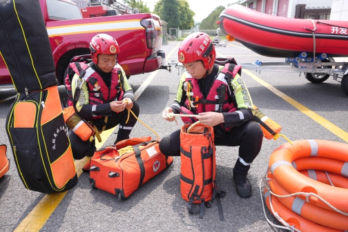 经开区消防开展水域救援拉动检查.jpg 经开区消防开展水域救援拉动检查.jpg