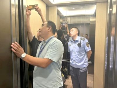 经开区“每月一题”聚焦人居环境“写答卷”.jpg 经开区“每月一题”聚焦人居环境“写答卷”.jpg