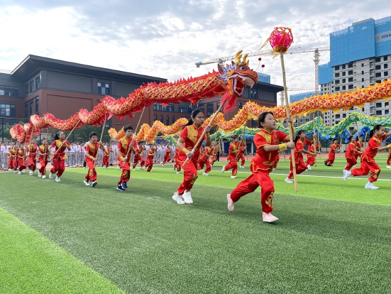 经开区各学校花式迎接新学期.jpg 经开区各学校花式迎接新学期.jpg