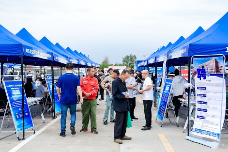 “三区协作”开展招聘会打造一体化零工市场.jpg “三区协作”开展招聘会打造一体化零工市场.jpg