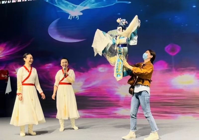 “演艺之都”迎来“金秋时节” (2).jpg “演艺之都”迎来“金秋时节” (2).jpg