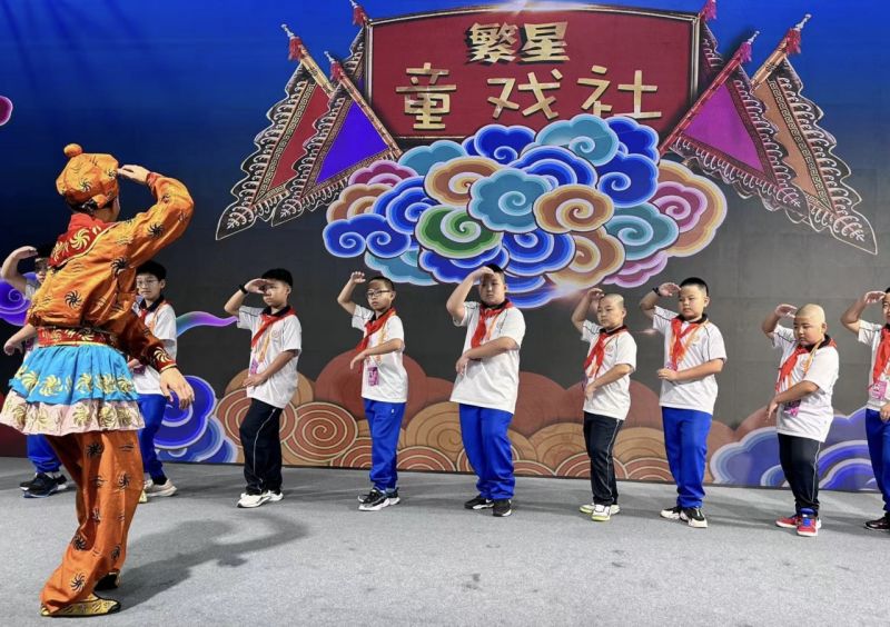 “演艺之都”迎来“金秋时节” (3).jpg “演艺之都”迎来“金秋时节” (3).jpg