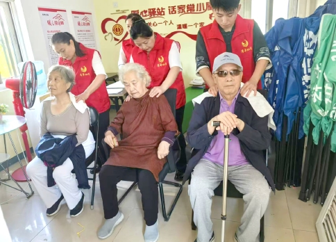 经开区深耕“为老服务”守护幸福“夕阳红”.jpg 经开区深耕“为老服务”守护幸福“夕阳红”.jpg