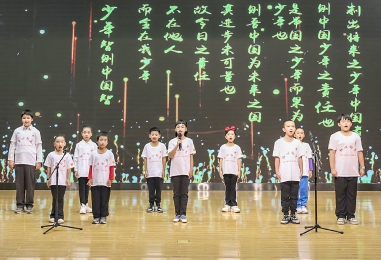 金秋诗歌朗诵会探索文化活动新模式.jpg 金秋诗歌朗诵会探索文化活动新模式.jpg