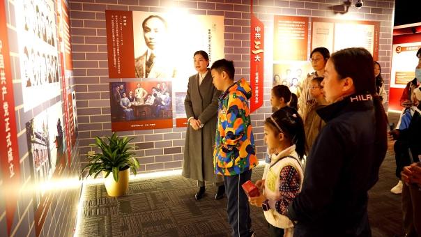 周末读书会创新形式带来新颖阅读体验.jpg 周末读书会创新形式带来新颖阅读体验.jpg