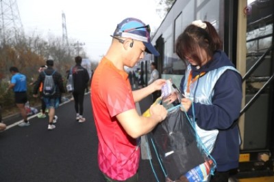 让温暖触达每“亦”公里 (4).jpg