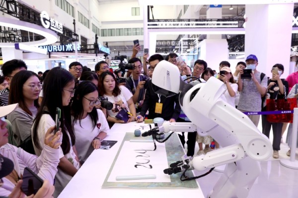 透过12张图片 看亦城产业聚变提升 (8).jpg