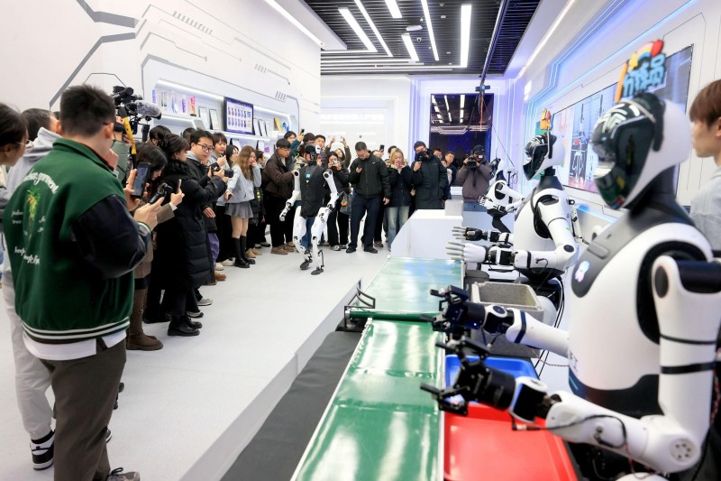 回眸2025 为推动全市高质量发展打头阵、挑大梁 坚持更高质量 加快建设现代化产业体系.JPG