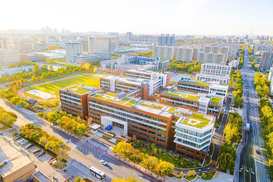 这周六,快来“云”逛建华实验亦庄学校.jpg 这周六,快来“云”逛建华实验亦庄学校.jpg