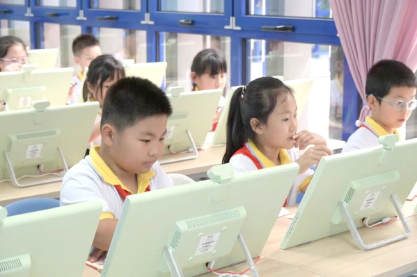 两所学校入选北京第二批智慧校园示范校.jpg 两所学校入选北京第二批智慧校园示范校.jpg