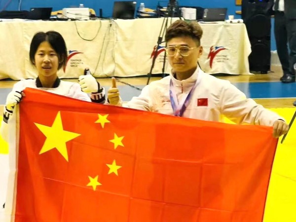 人开学子在世界中学生运动会中夺冠 (1).jpg 人开学子在世界中学生运动会中夺冠 (1).jpg