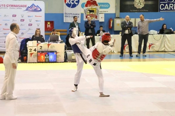 人开学子在世界中学生运动会中夺冠 (2).jpg 人开学子在世界中学生运动会中夺冠 (2).jpg