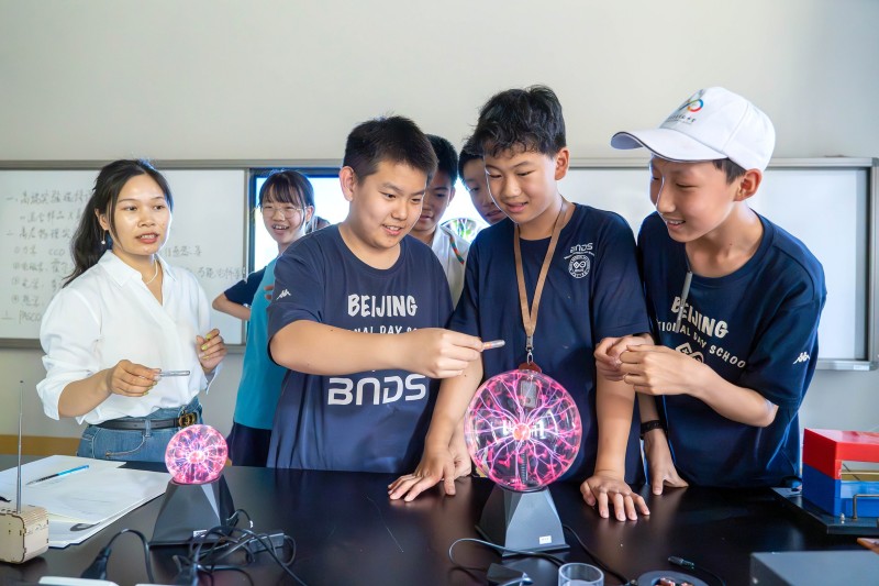 北京亦庄实验中学 科学教育随时随地发生.jpg 北京亦庄实验中学 科学教育随时随地发生.jpg