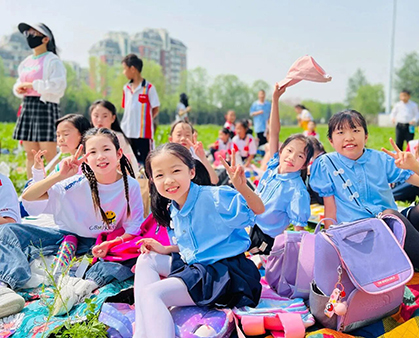 “以爱育爱”创设适合学生成长“童年田园”.jpg