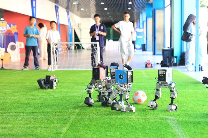 校园机器人足球总决赛在北京亦庄举行 (1).JPG