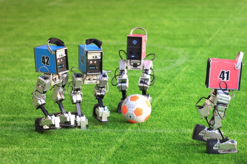 校园机器人足球总决赛在北京亦庄举行 (2).JPG