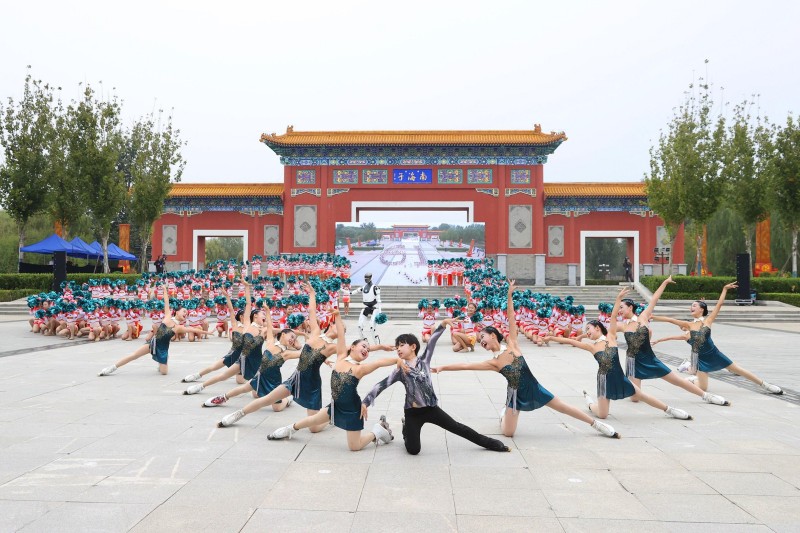 第61届市中小学生田径运动会在经开区开幕 (3).JPG