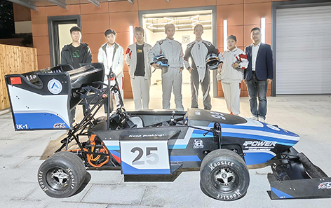 “人开号”方程式赛车落地试跑.jpg “人开号”方程式赛车落地试跑.jpg