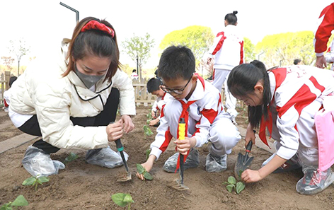 春种实践涵养学子劳动品格.jpg