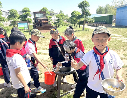 田园实践课 让学生体悟劳动内涵.jpg