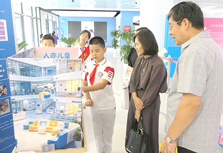 学校“亦·麒麟”赛事尽展学生创新风采.jpg