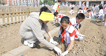 秋播实践课程以劳育人.jpg 秋播实践课程以劳育人.jpg