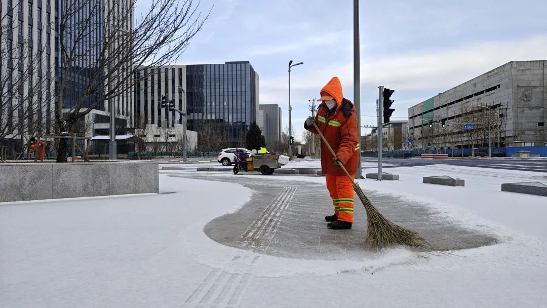 以雪为令!扫雪铲冰保出行,十八般兵器各路人马齐上阵2.jpg 以雪为令!扫雪铲冰保出行,十八般兵器各路人马齐上阵2.jpg