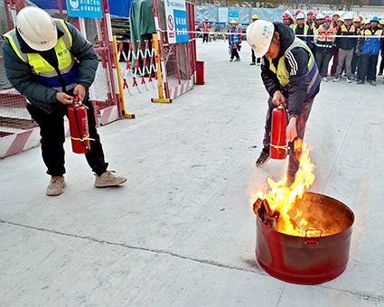 消防应急演练夯实安全生产根基.jpg 消防应急演练夯实安全生产根基.jpg