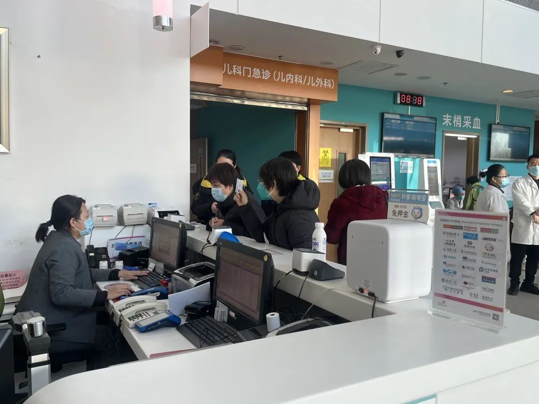 增开“黄昏门诊”、增加候诊区域……区内医院多举措保障流感患儿就诊需求.jpg