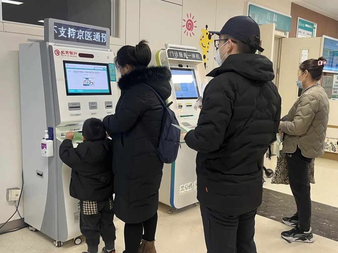 增开“黄昏门诊”、增加候诊区域……区内医院多举措保障流感患儿就诊需求3.jpg