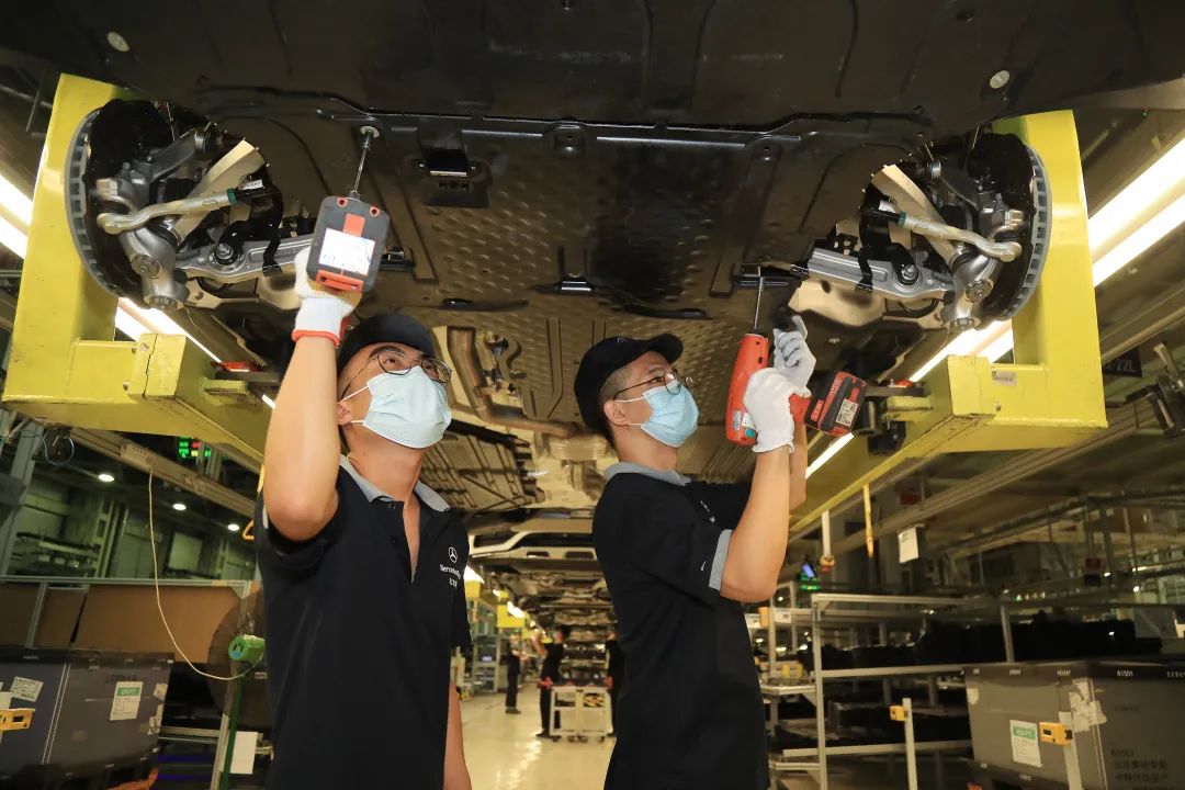 45秒产出一辆!北京奔驰数字化赋能高端制造业3.jpg 45秒产出一辆!北京奔驰数字化赋能高端制造业3.jpg