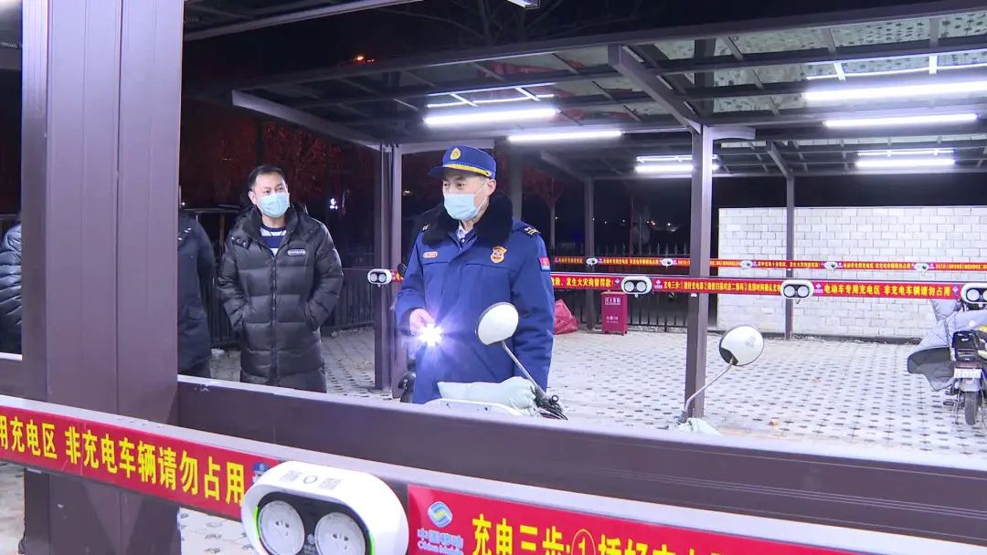 夜查不停歇!北京经开区筑牢消防安全屏障.jpg 夜查不停歇!北京经开区筑牢消防安全屏障.jpg