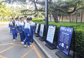 安全知识“大礼包”送进校园.jpg