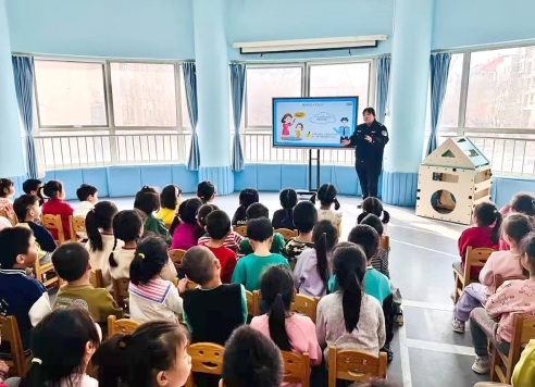 警校合作共筑幼儿“安全网”.jpg