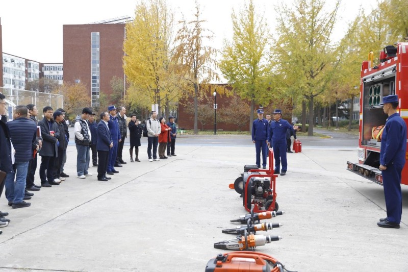 消防安全 酒店从业者“理论+体验”提升应急技能.JPG