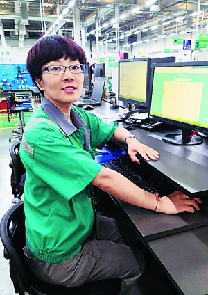 王璟 19年的坚守成就模范标兵.jpg 王璟 19年的坚守成就模范标兵.jpg