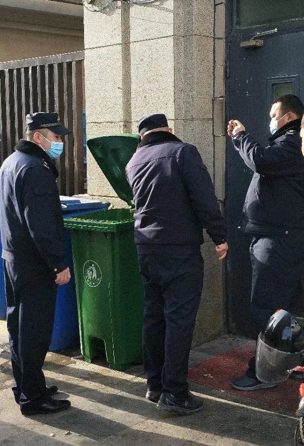 党员模范带头，小分队为民解忧.webp (2).jpg