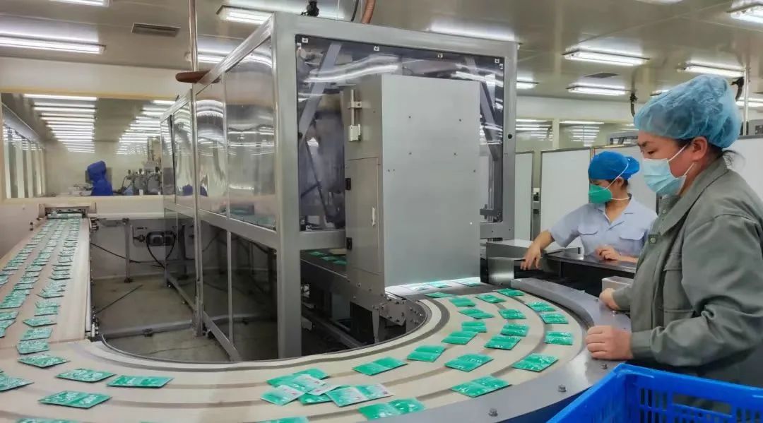 同仁堂科技产线智能化升级促产能翻数番.jpg