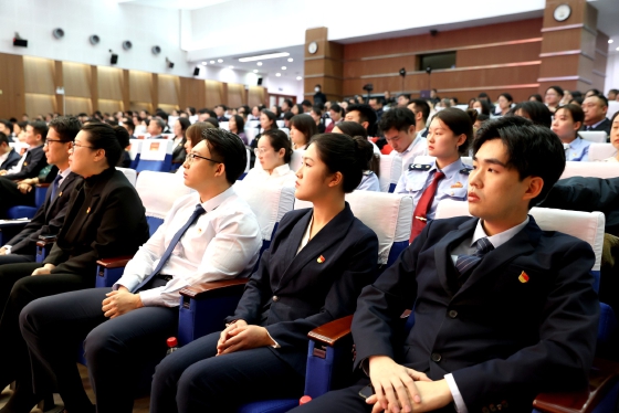 以奋进之声传递担当力量.jpg 以奋进之声传递担当力量.jpg