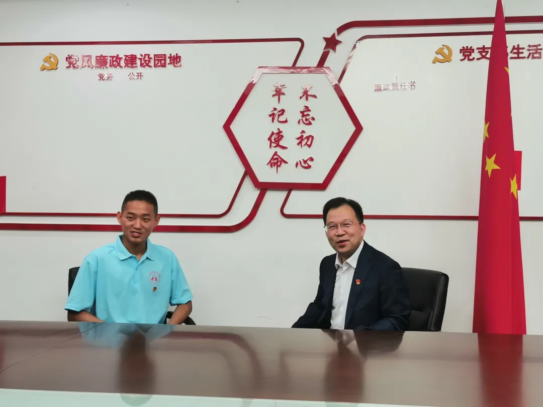 潘宙斯:让青春之花绽放在祖国最需要的地方.webp (4).jpg 潘宙斯:让青春之花绽放在祖国最需要的地方.webp (4).jpg