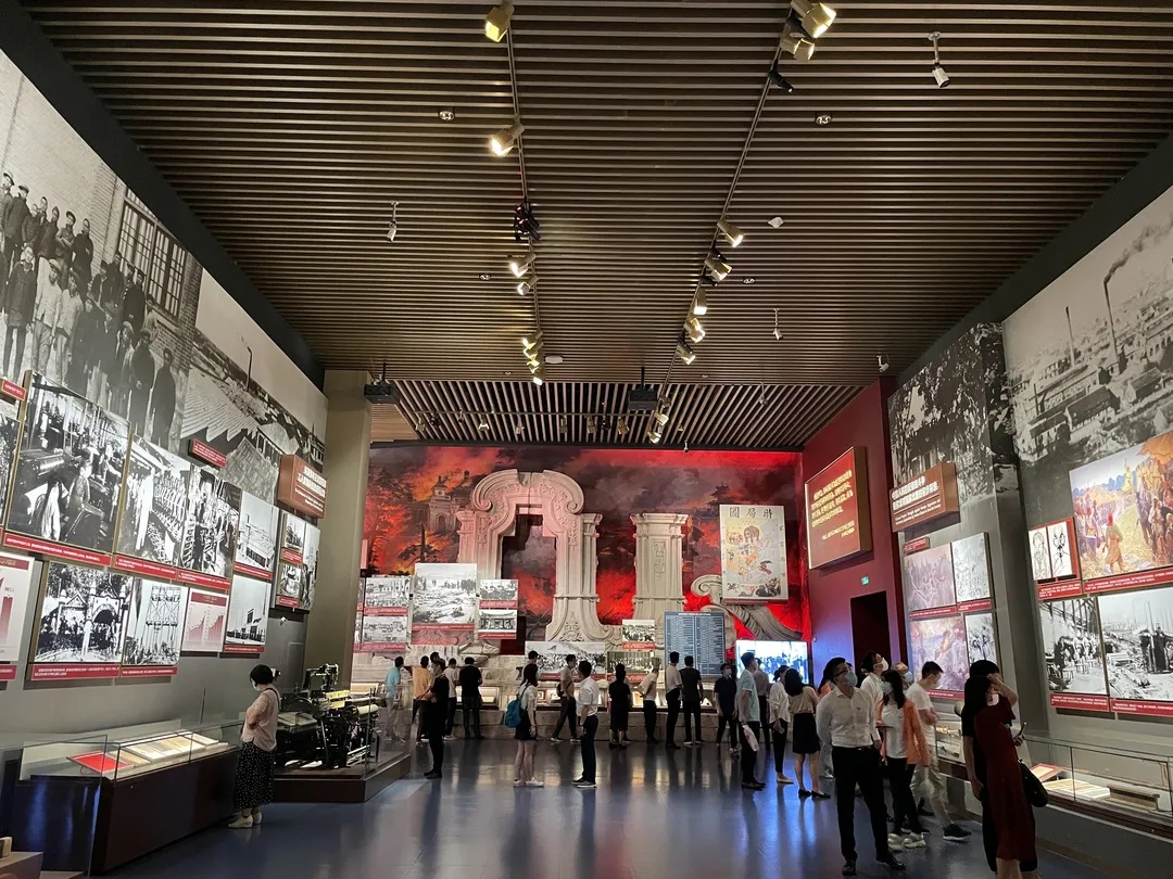 追寻初心与“印记”,北京经开区党员群众参观中国共产党历史展览馆.webp (5).jpg