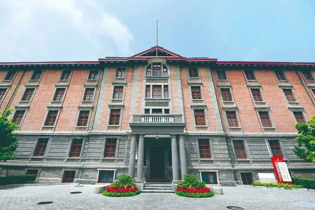 北大红楼将于8月1日起开放个人预约.webp (1).jpg