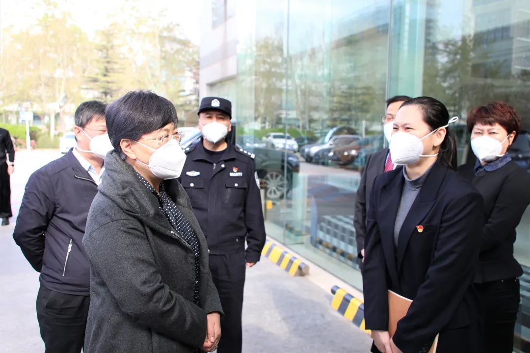 从严从实从紧落实各项防控措施,杨秀玲以“四不两直”方式检查疫情防控工作2.jpg 从严从实从紧落实各项防控措施,杨秀玲以“四不两直”方式检查疫情防控工作2.jpg