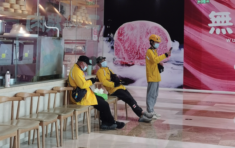 市民积极亮“证明”,记者探访商超查验48小时核酸检测结果3.png 市民积极亮“证明”,记者探访商超查验48小时核酸检测结果3.png